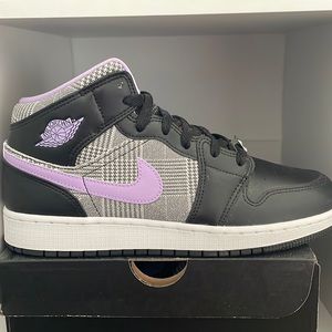 Air Jordan 1 Mid.